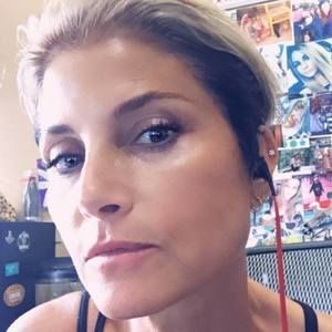 Meet your Posher, Leslie